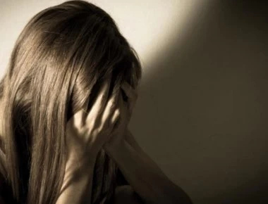 Ινδία: Σάλος με γυναίκα που καταγγέλλει ότι ασέλγησαν πάνω της 6 αστυνομικοί - Δολοφόνησαν και τον γαμπρό της